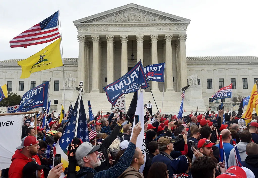 'The People' - How Populist Power Reshapes Democratic Institutions Worldwide 2 'The People' - How Populist Power Reshapes Democratic Institutions Worldwide