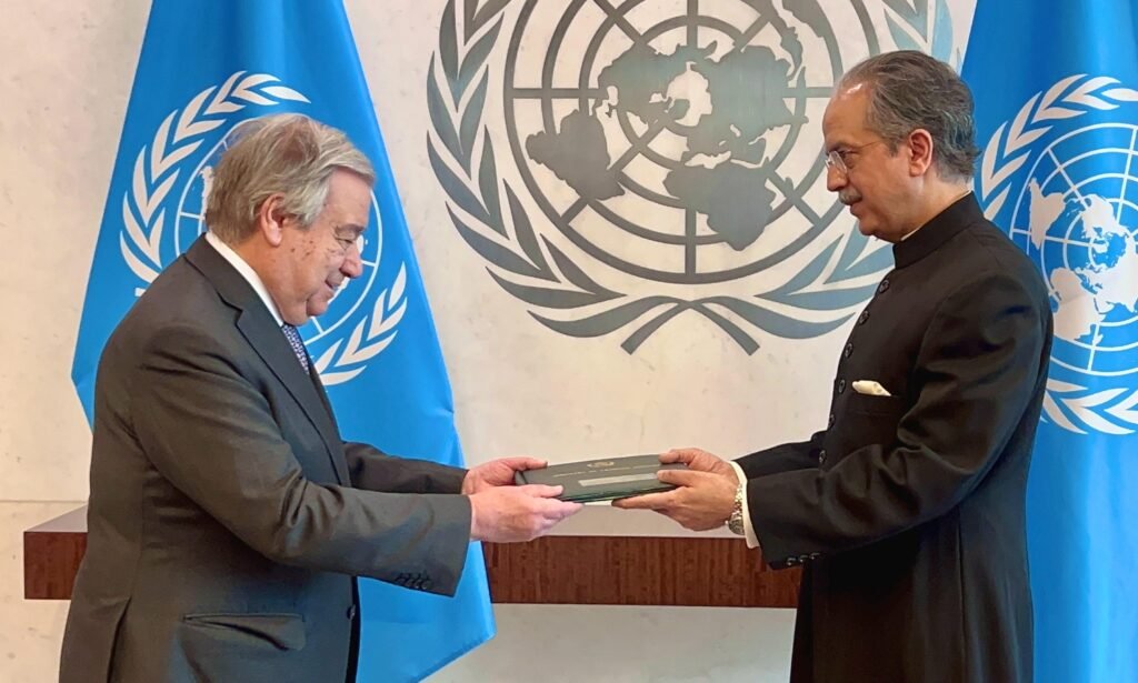Pakistan's New Permanent Representative Presents His Credentials to UNSG