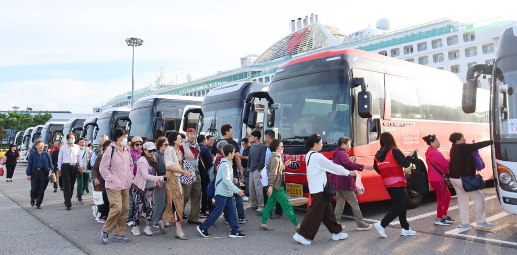 South Korea Begins Visa-Free Entry for Chinese Tourist Groups