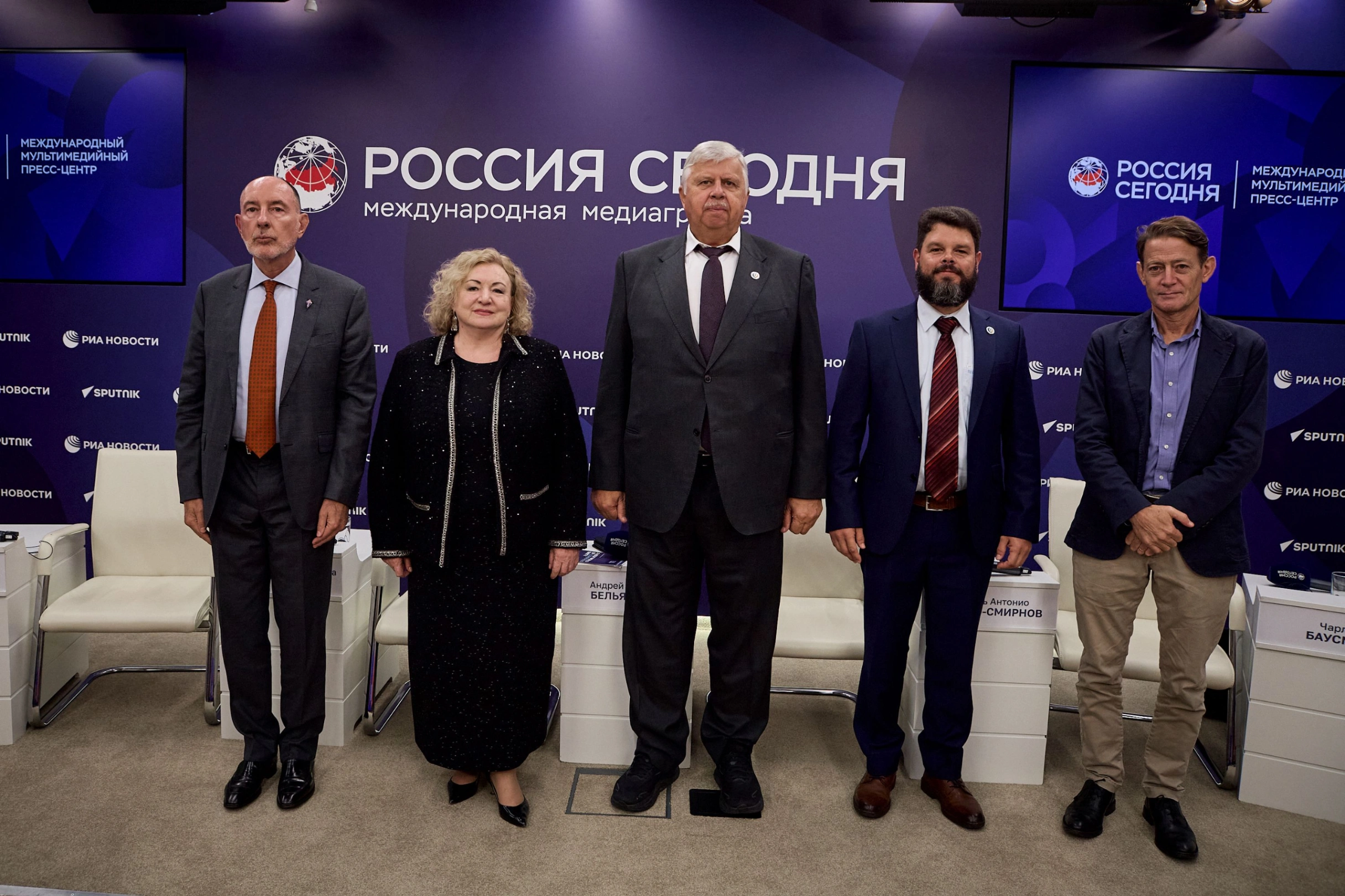 Grandsons of Castro and de Gaulle Join Moscow Panel Ahead of World Assembly