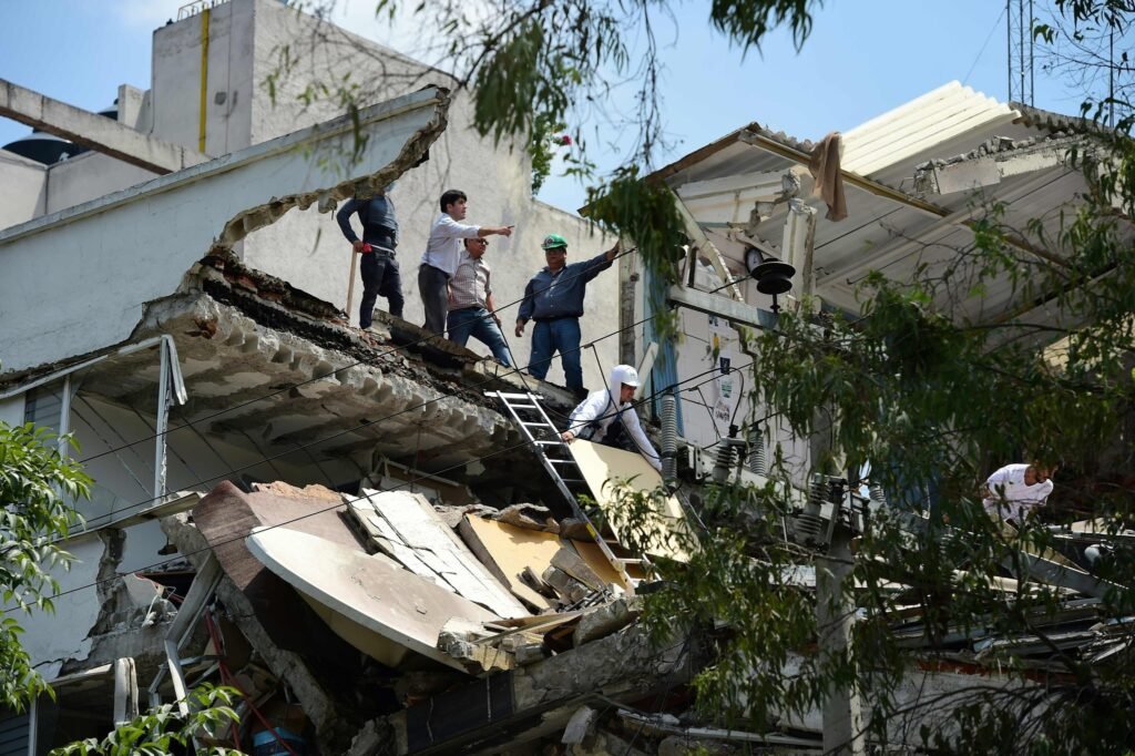 Strong Earthquake Shakes Mexico, Disrupting President's Press Briefing