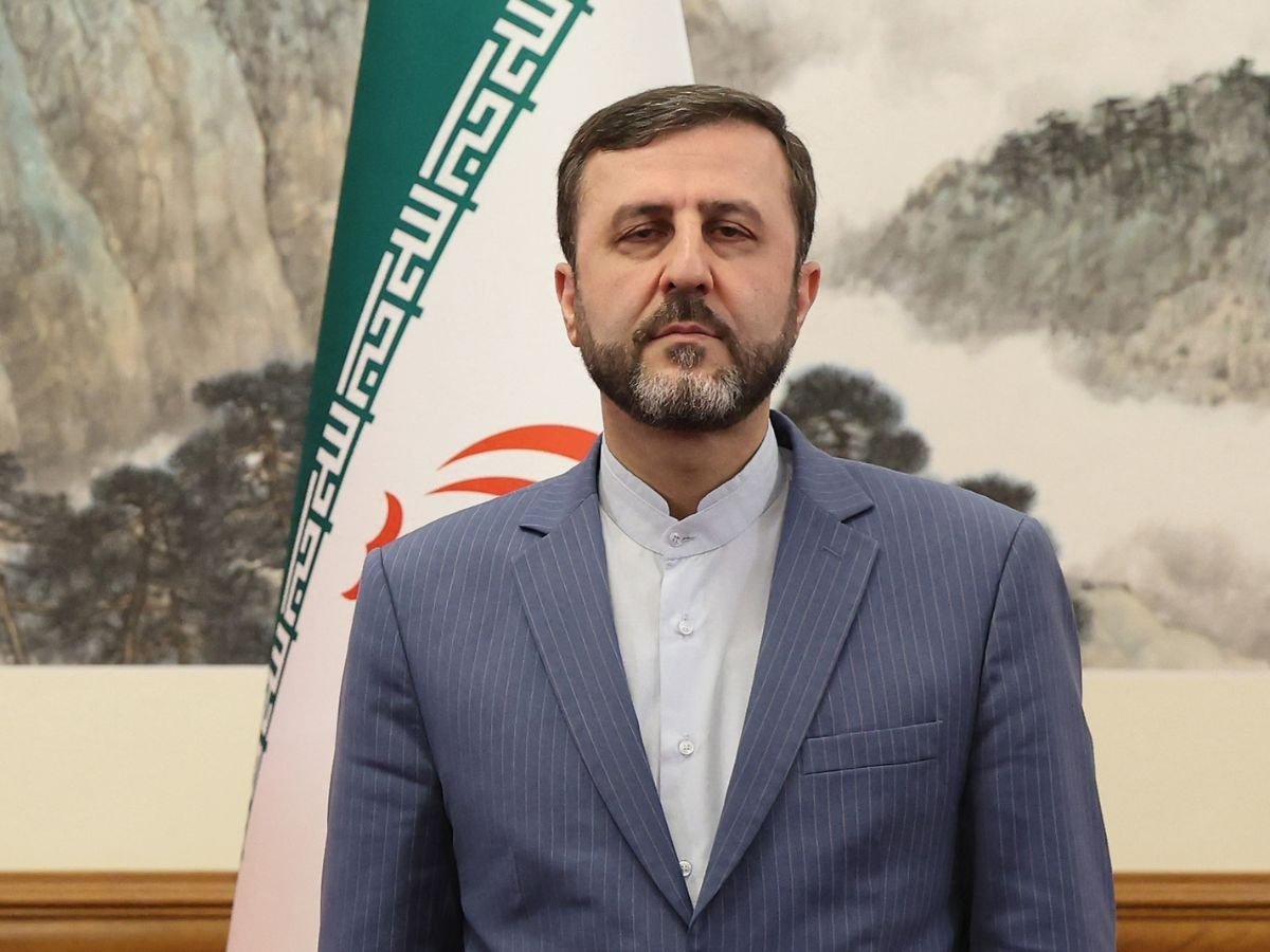 Iran Warns UK and France Over Naval Presence in Hormuz