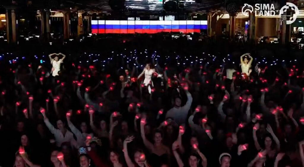 5,000 Join 'Kalinka' Flash Mob Ahead of International Festival of Youth in Russia