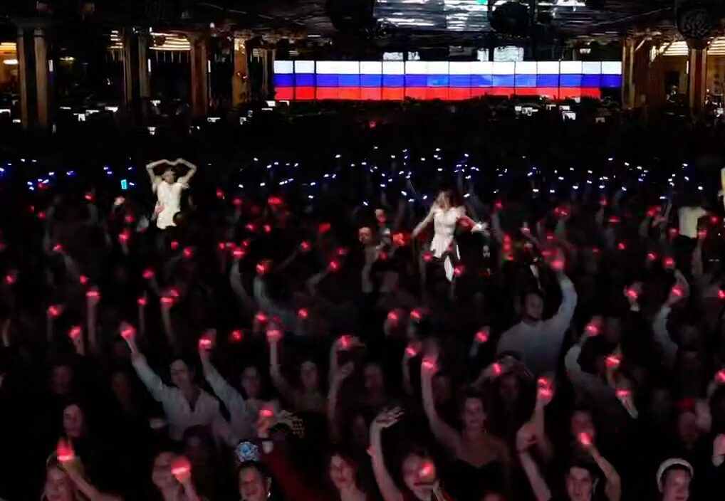 5,000 Join 'Kalinka' Flash Mob Ahead of International Festival of Youth in Russia