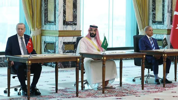 Pakistan Rules Out Immediate Response Under Makkah Pact After Houthi Attacks