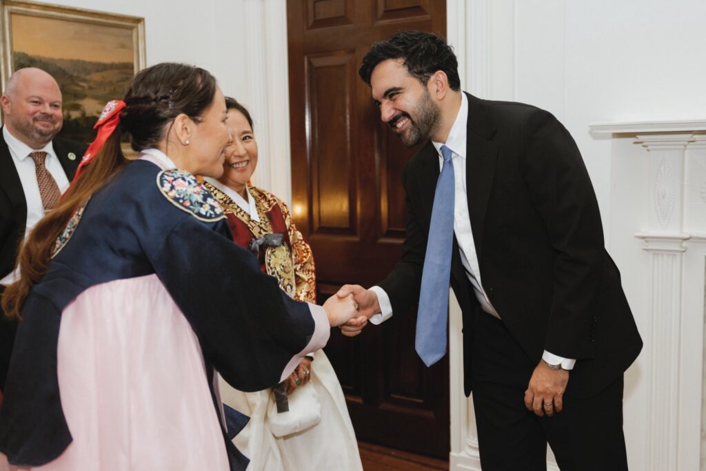 Mamdani Brings Mid-Autumn Festival to Gracie Mansion, Extending a City Hall Tradition