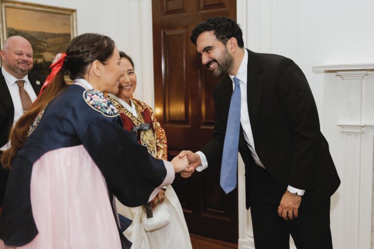 Mamdani Brings Mid-Autumn Festival to Gracie Mansion, Extending a City Hall Tradition