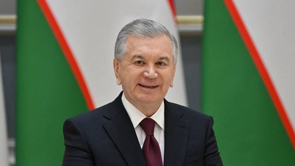 President Mirziyoyev Congratulates Uzbek Citizens on Constitution Day