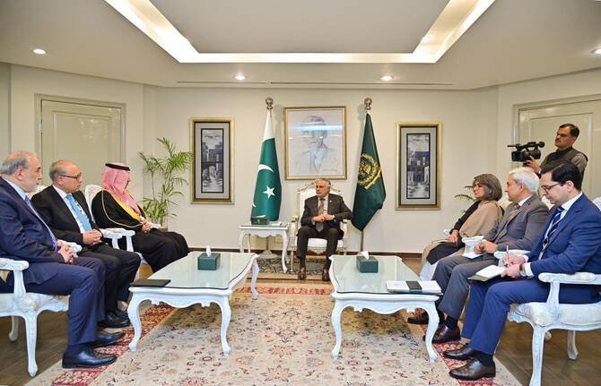 Senior Diplomats Convene in Islamabad to Save US, Iran Diplomacy