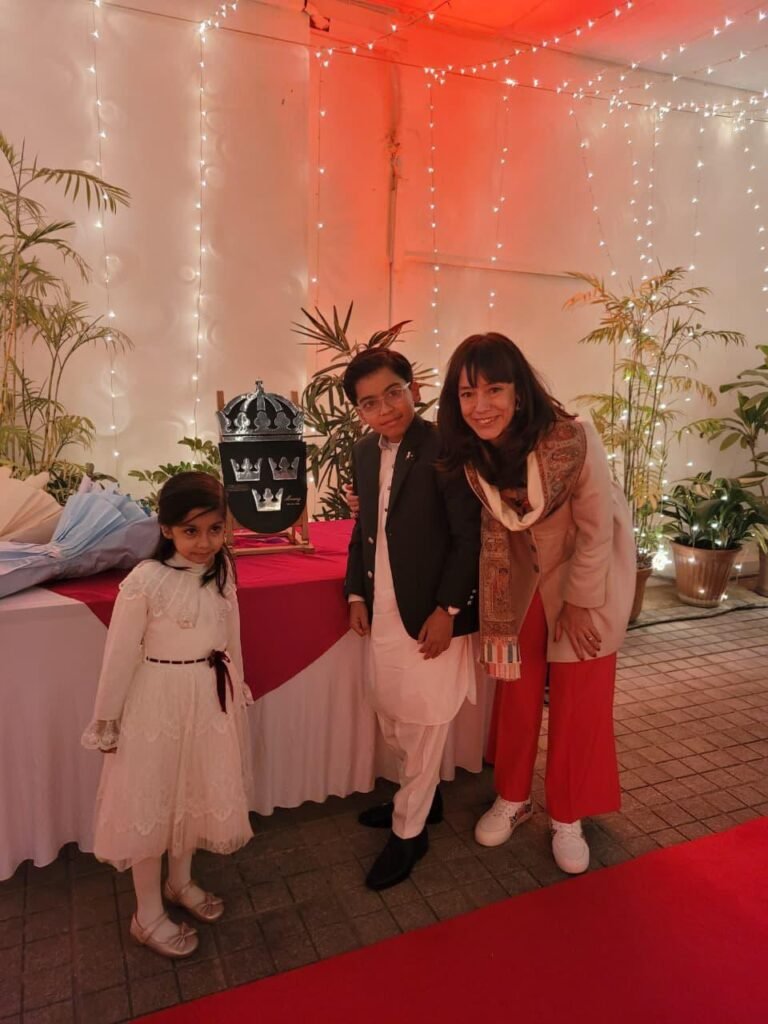 Young Pakistani Boy Creates Swedish Emblem from Recycled Cans 2 Young Pakistani Boy Creates Swedish Emblem from Recycled Cans