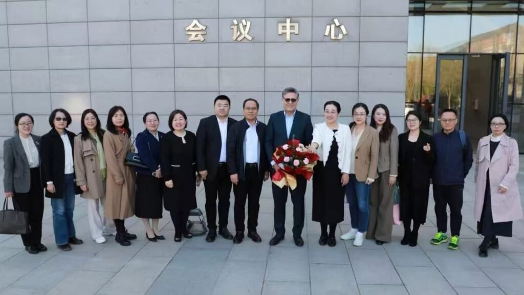 Pakistan's Envoy Visits Pakistan Research Center at Hebei University