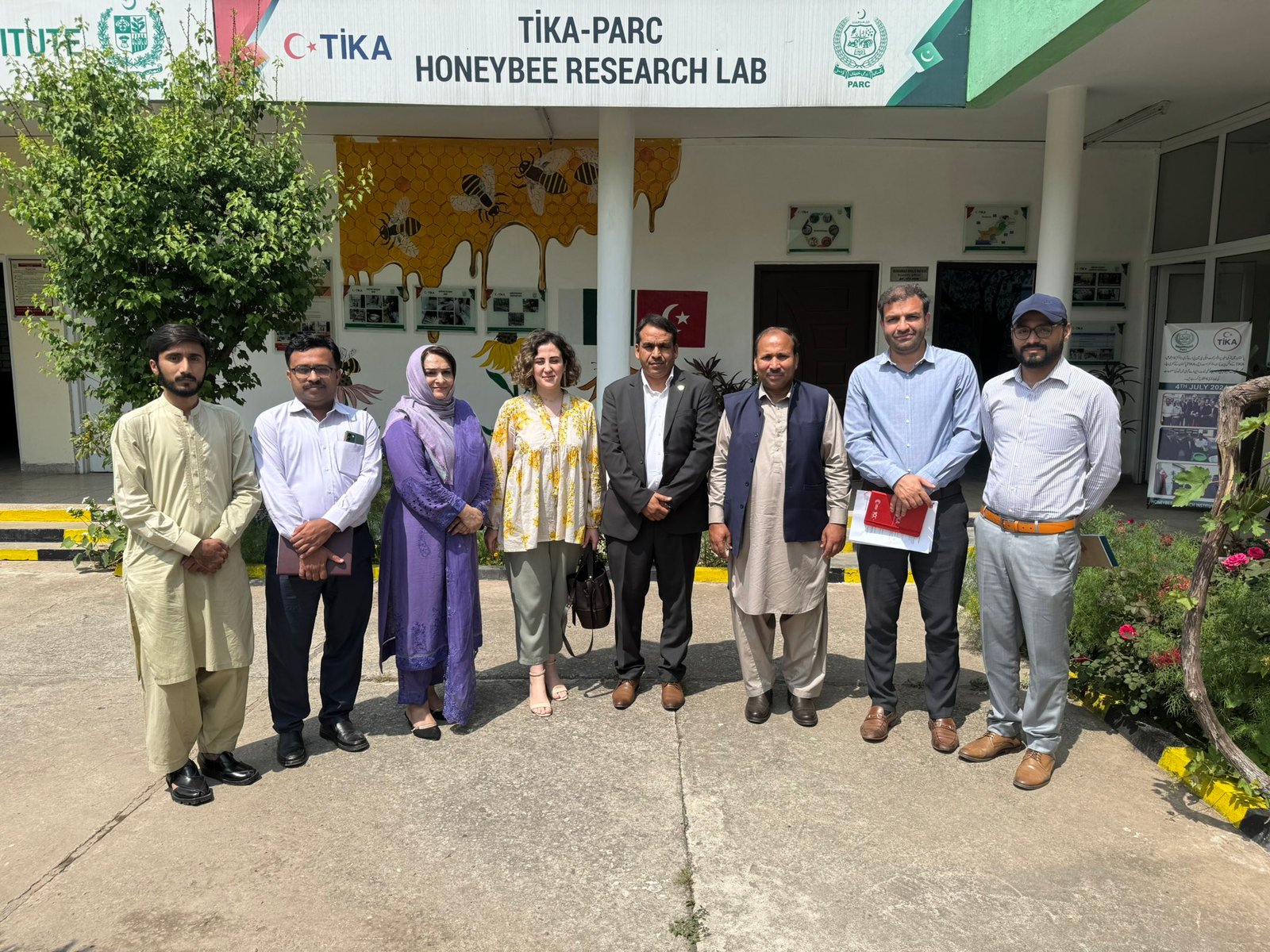 Turkish Agency Explores Research Collaborations with Honeybee Institute, NARC