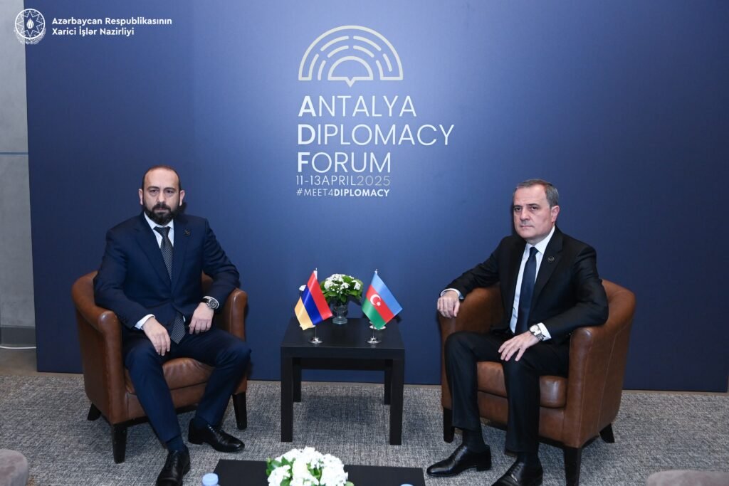 FMs of Azerbaijan, Armenia Discuss Normalization of Relations at Antalya Forum