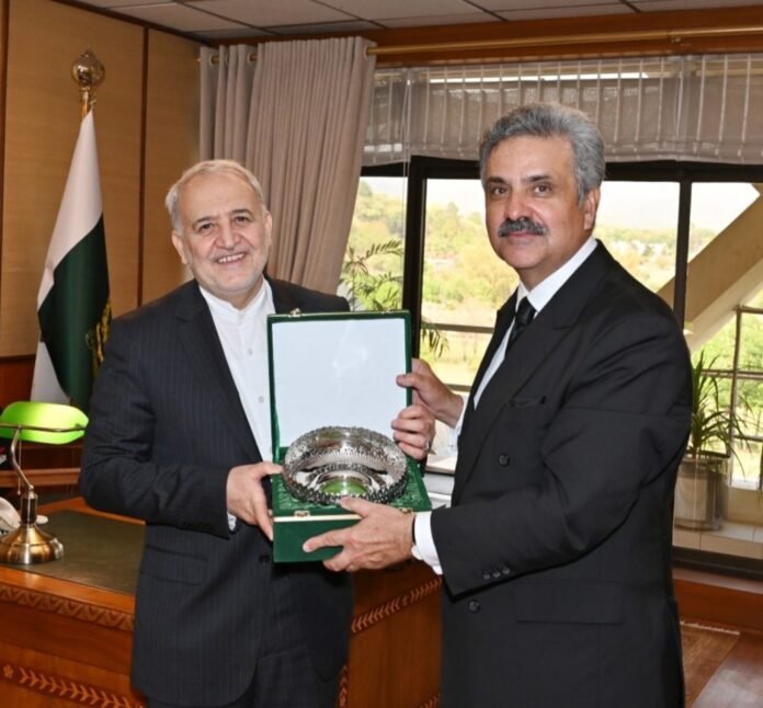 CJP Discuss Judicial Exchanges With Turkish, Iranian Envoys