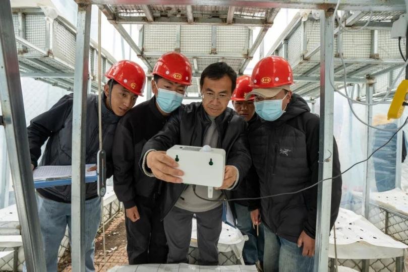 Chinese Professor Helps High-Altitude Communities Grow Fresh Vegetables All Year
