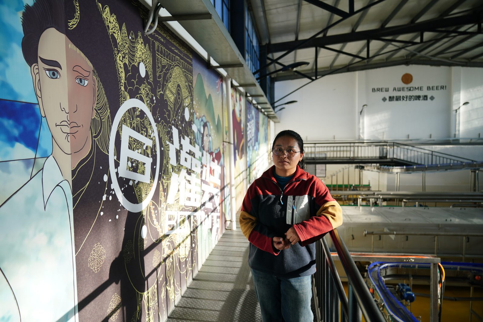 Ta Dolma introducing the company's situation at the Shangri-La Highland Craft Beer Brewery on November 12 Photo by Liu Ranyang / China News Service Ta Dolma introducing the company's situation at the Shangri-La Highland Craft Beer Brewery on November 12 Photo by Liu Ranyang / China News Service