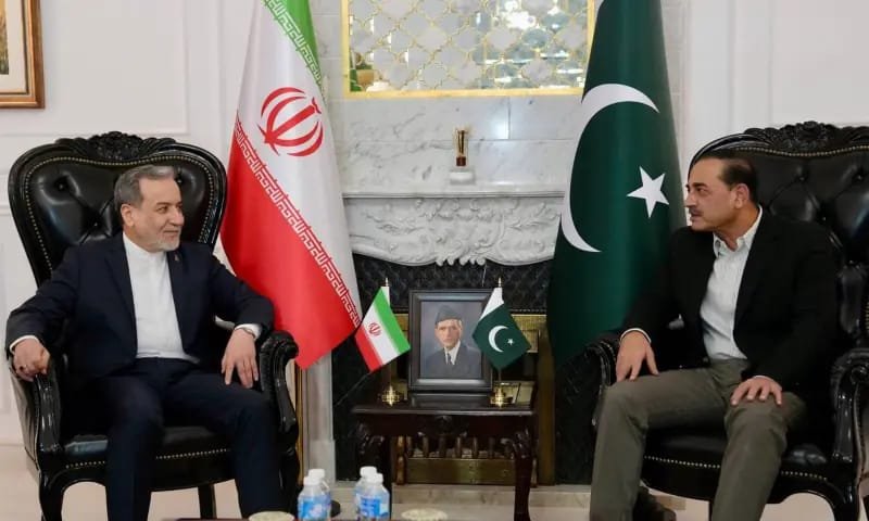 Iranian Foreign Minister Meets Pakistan's CDF Munir in Islamabad