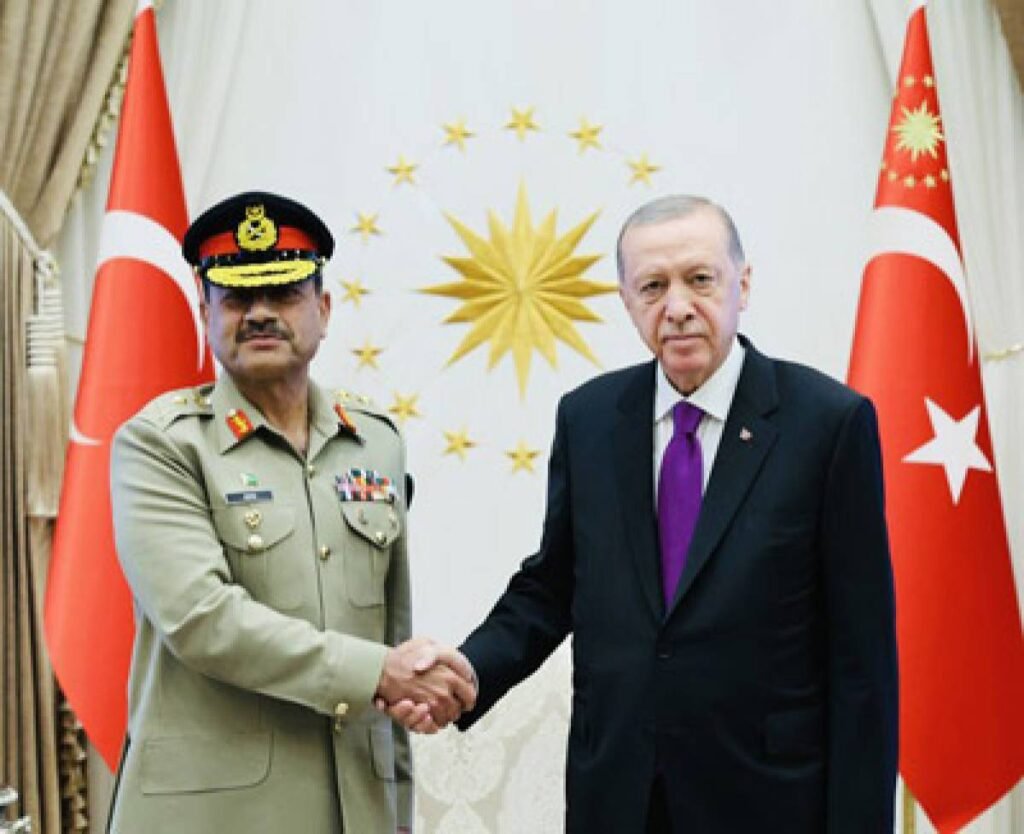 Pakistan COAS meets Turkish military and civil leaders