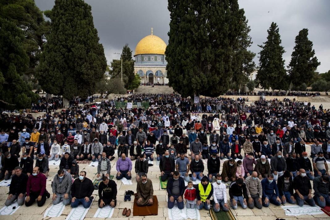 Israel Bars Palestinians to Enter Al-Aqsa Mosque
