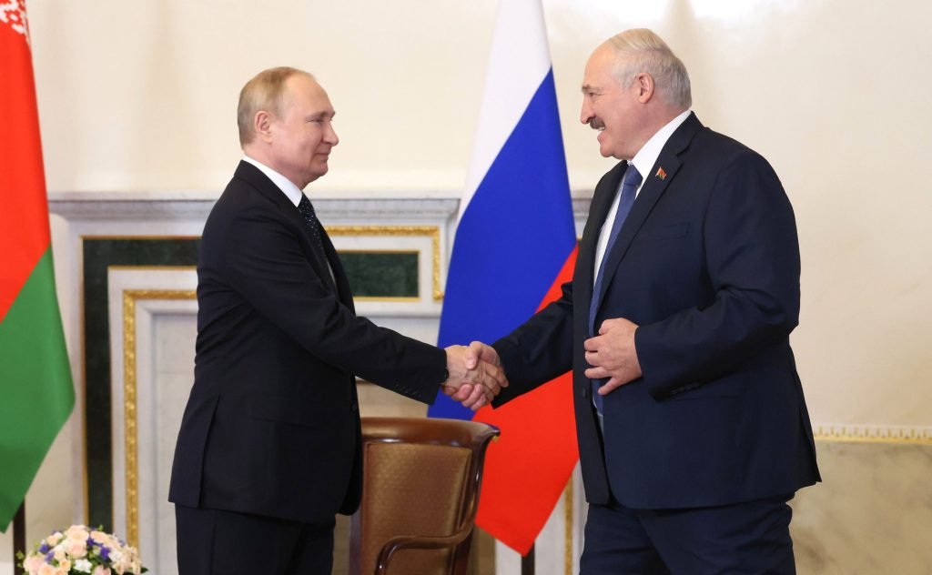 Russian President, Vladimir Putin (L) held a meeting the President of Belarus, Alexander Lukashenko (R)