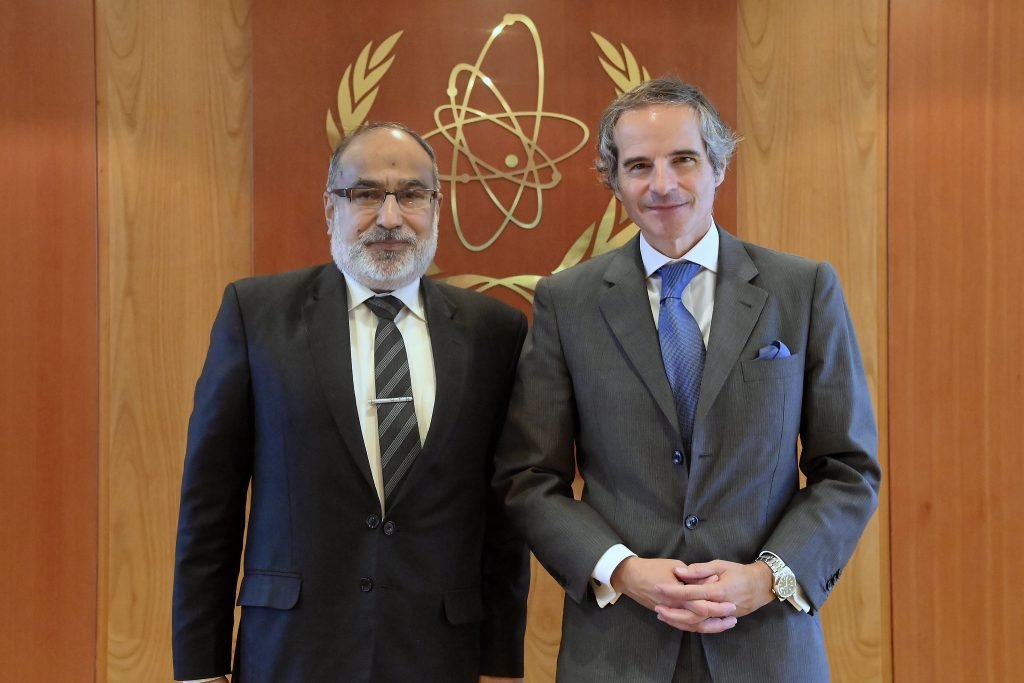The Chairman of the Pakistan Atomic Energy Commission with the Director of IAEA on Pakistan civilian nuclear programme, and the role of nuclear science in achieving #CancerCare4All in the country.