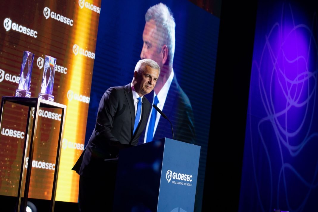 Ukraine applauded at GLOBSEC 2022
