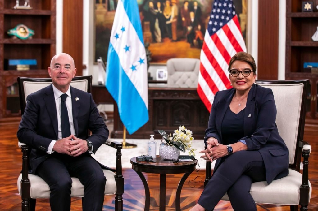 President of Honduras with US Homeland Security Secretary