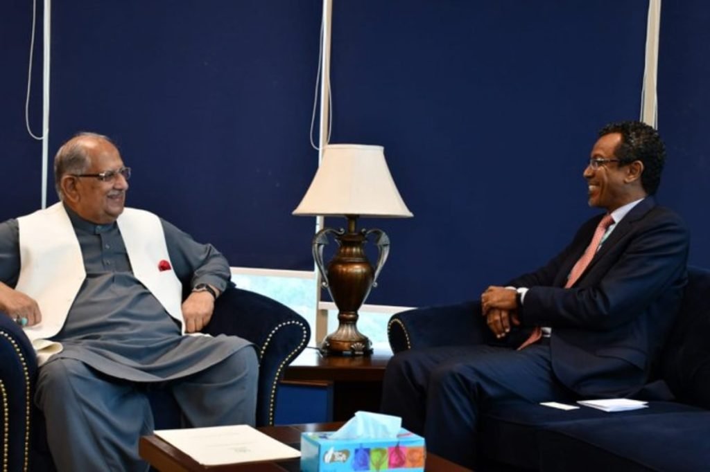 Mian Riaz Hussain Pirzada, Minister for Human Rights( on the left side) and the UNICEF Representative in Pakistan, Abdullah A. Fadil (on the right side)