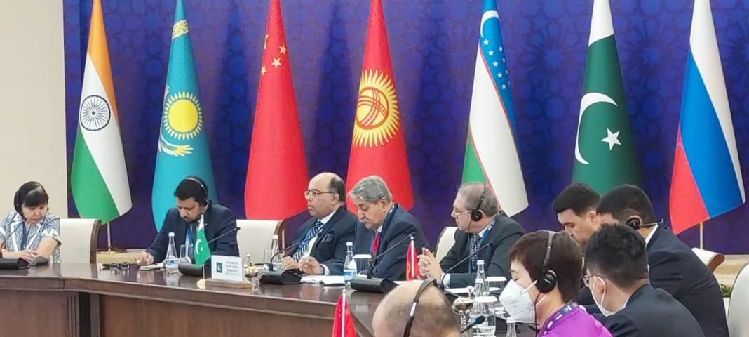 Minister of Commerce of Pakistan at SCO meeting