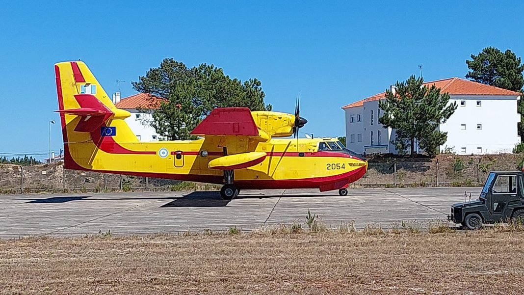 Greece sends two firefighting aircrafts to Portugal