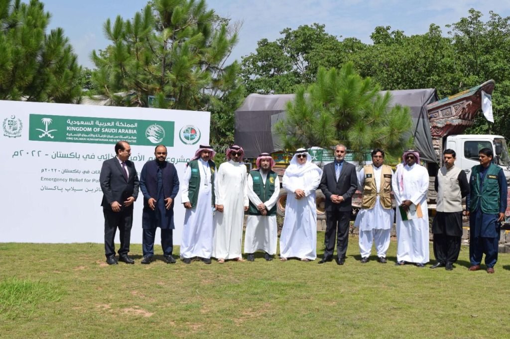 The King Salman Humanitarian Aid and Relief Center (KS Relief) will transport 100 emergency relief trucks carrying 950 tonnes of basic food supplies to flood-affected districts.