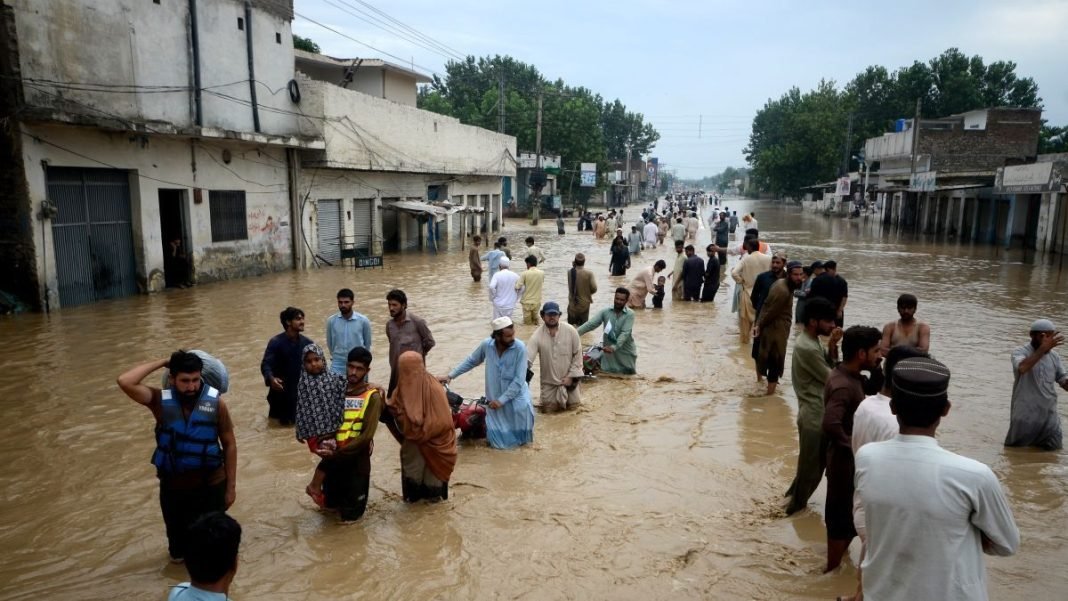 Foreign Ministers of Pakistan, Sri Lanka discuss Flood Aftermath