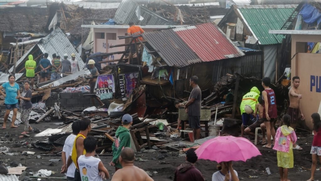 Save the Children helps Typhoon impacted families in Philippines