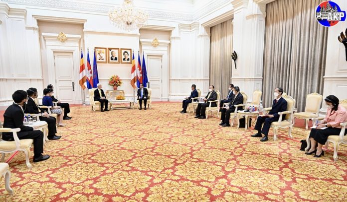 Cambodia bids farewell to outgoing Thai ambassador