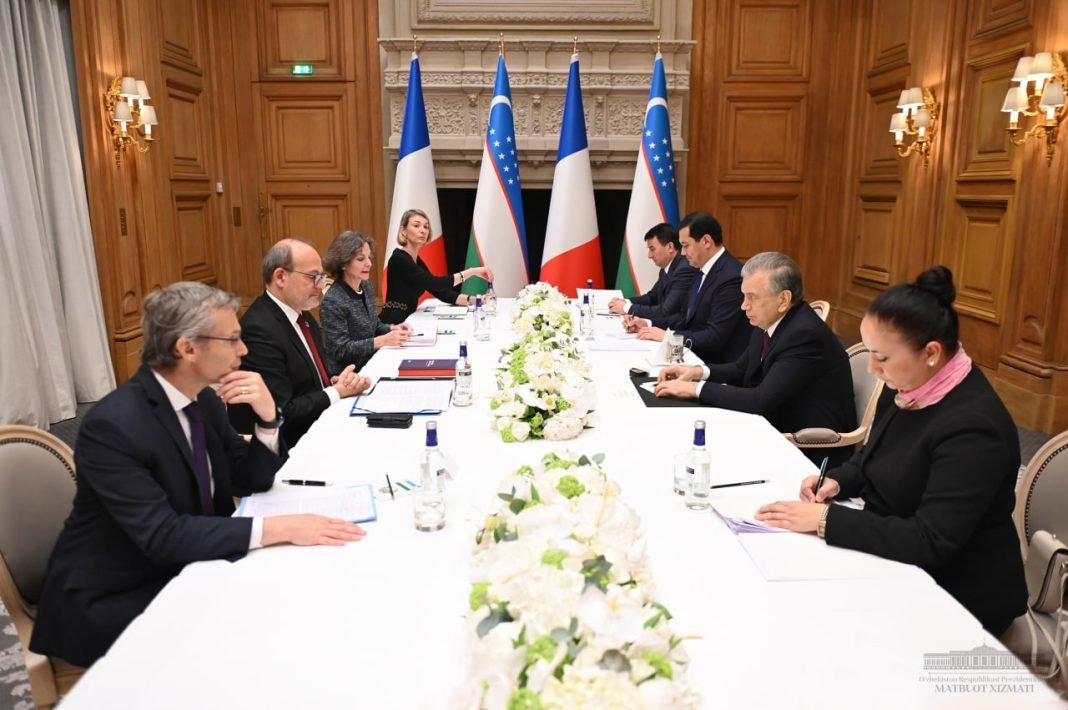 Meeting between President and Delegation of Uzbekistan and AFD.