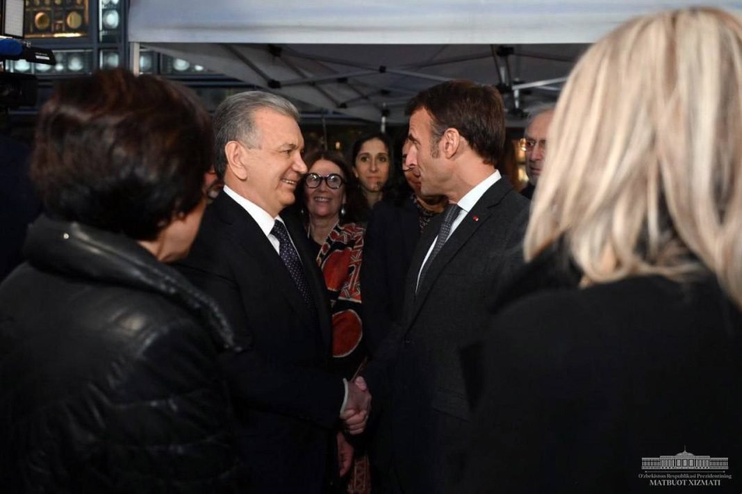 President Shavkat and Emmanuel with their spouses at the exhibition, "The Road to Samarkand: Wonders of Silk and Gold"