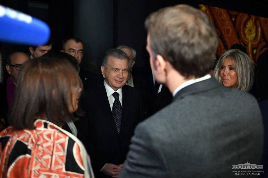 President Shavkat and Emmanuel with their spouses at the exhibition, "The Road to Samarkand: Wonders of Silk and Gold"
