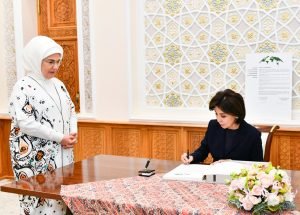 Declaration on Global Commitment to Zero Waste for the World 2 First Lady of Turkiye and Uzbekistan signing, "Declaration on Global Commitment to Zero Waste for the World, Our Common Home"