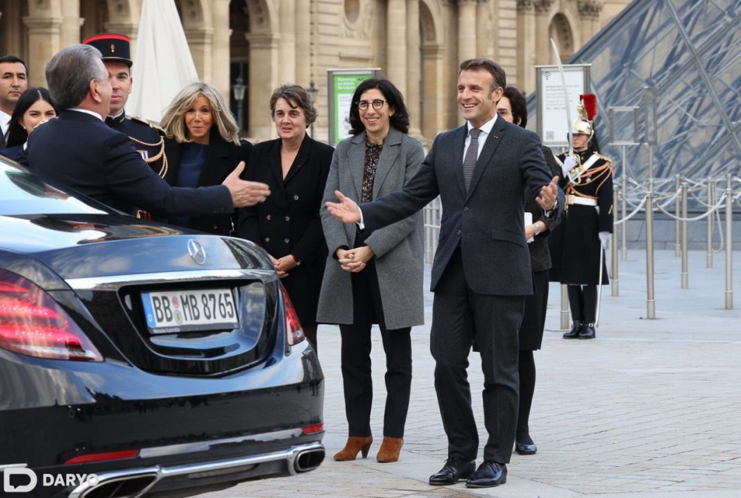 President of the Republic of Uzbekistan Shavkat Mirziyoyev welcomed by President of France.