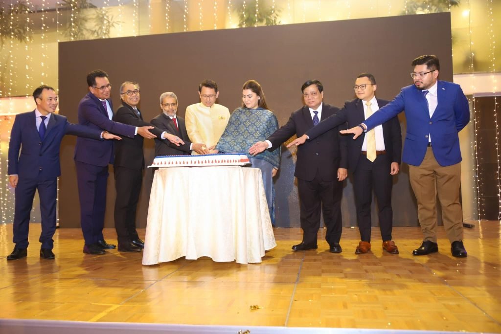 Shazia Marri, the Minister for Poverty Alleviation and Chairperson of the Benazir Income Support Program, and Chakkrid Krachaiwong, the Ambassador of Thailand, cut the cake on Saturday at the 95th National Day of the Kingdom of Thailand in Islamabad.