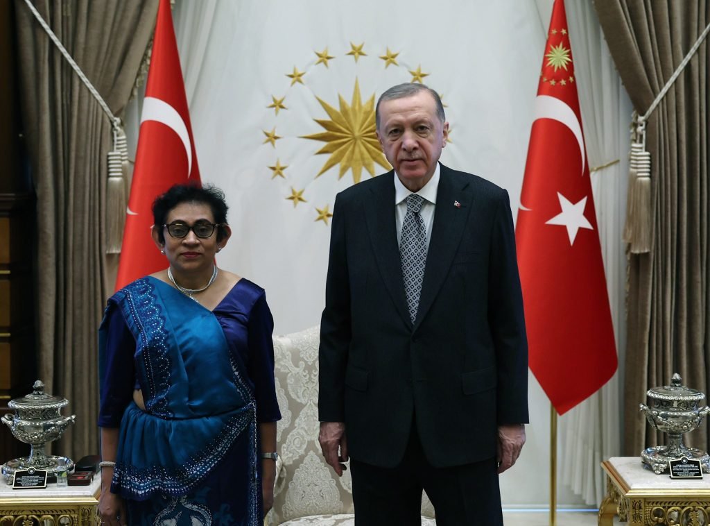Sri Lankan Ambassador presents credentials to President Erdogan