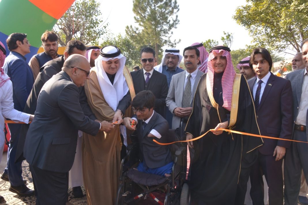 Saudi Ambassador to Pakistan, Nawaf bin Saeed Al-Maliki inaugurated Cultural Week at International Islamic University Islamabad