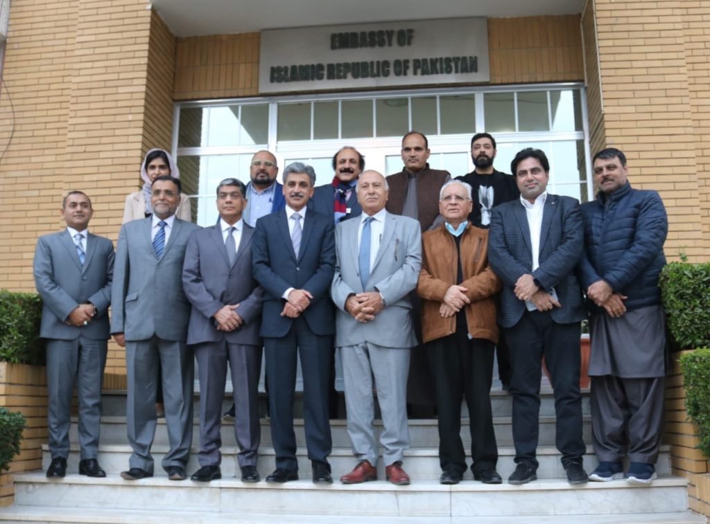 Pakistan’s Ambassador Farooq meets with Pakistani Corporative Leaders in Kuwait