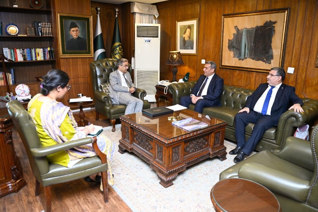 Asad Majeed Khan, the Foreign Secretary of Pakistan, met with Khazar Farhadov, Ambassador of Azerbaijan to Pakistan, to examine measures to strengthen bilateral relations between the two countries.
