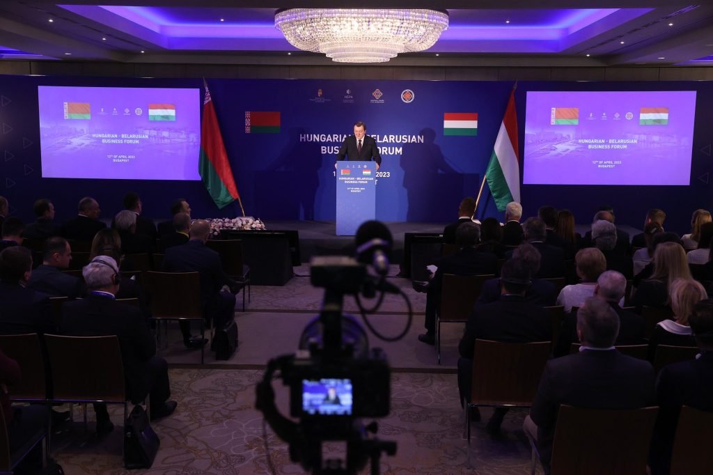 The Belarusian-Hungarian business forum successfully took place, bringing together more than 70 enterprises from both countries representing various sectors of the economy and business structures.