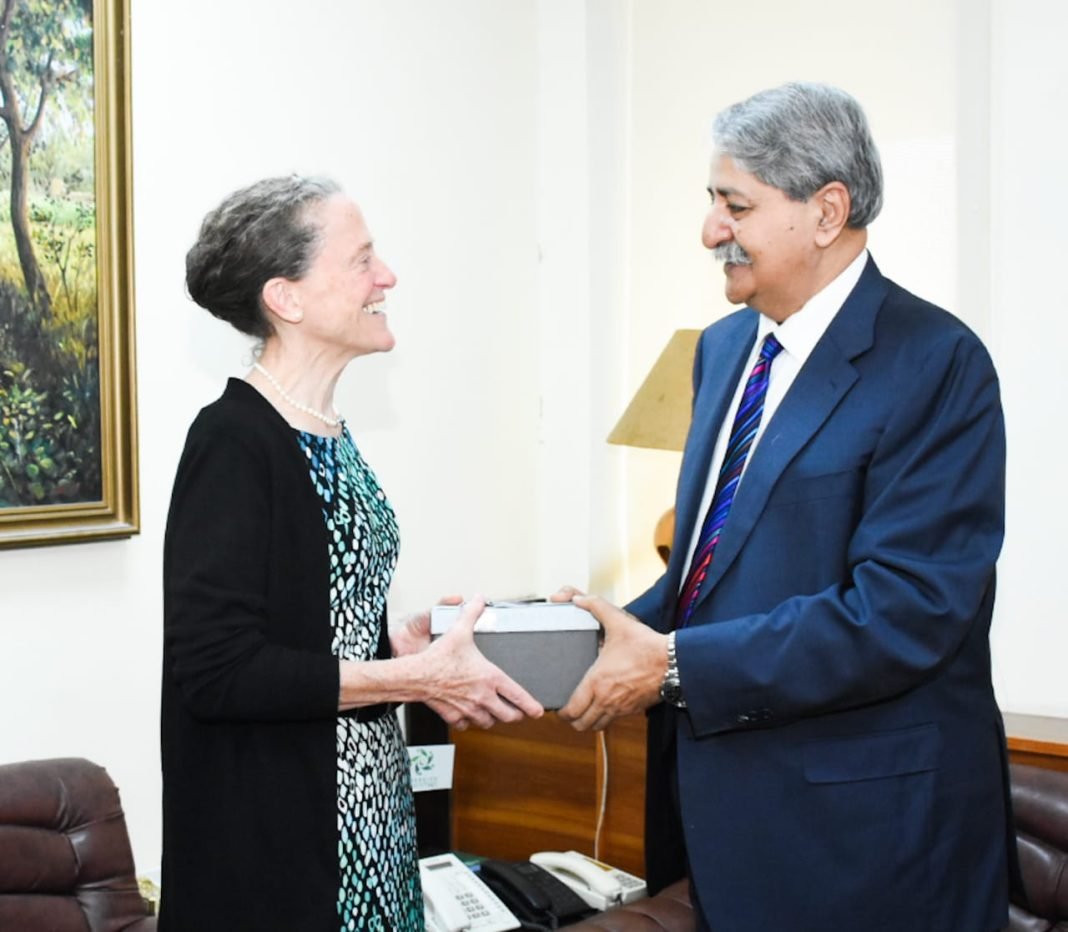 the Federal Minister for Commerce, to Both sides discuss the strengthening of trade ties and visa facilitation between the two countries.