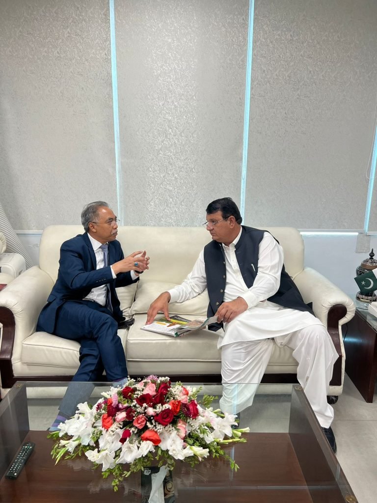 Indonesian Ambassador and Pakistani Advisor