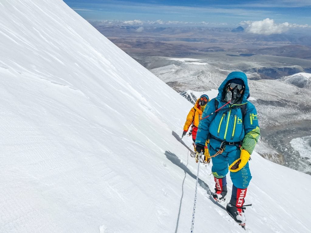 China's Dong ascends 14 peaks above 8,000 meters