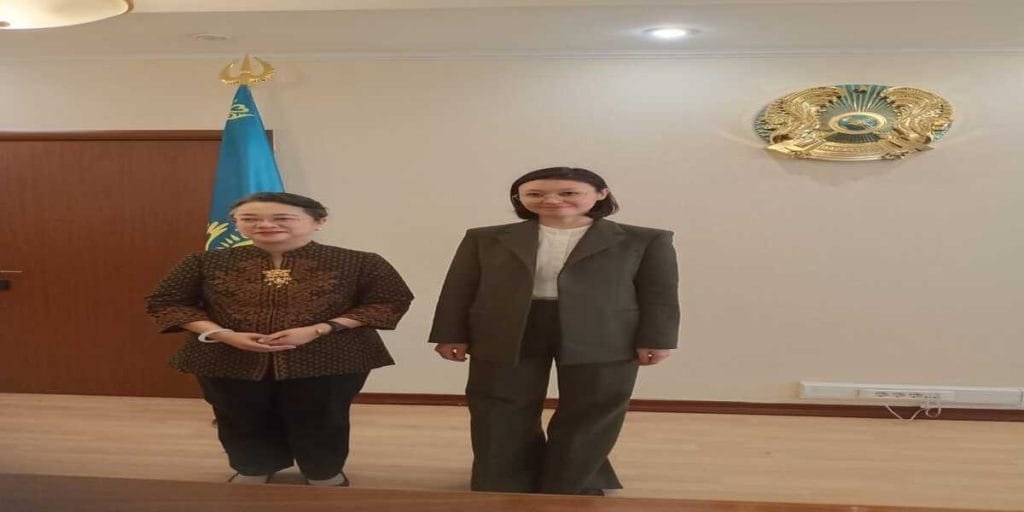 UN Under-Secretary-General on Left Kazakhstan Minister of Ecology and Natural resources on Right