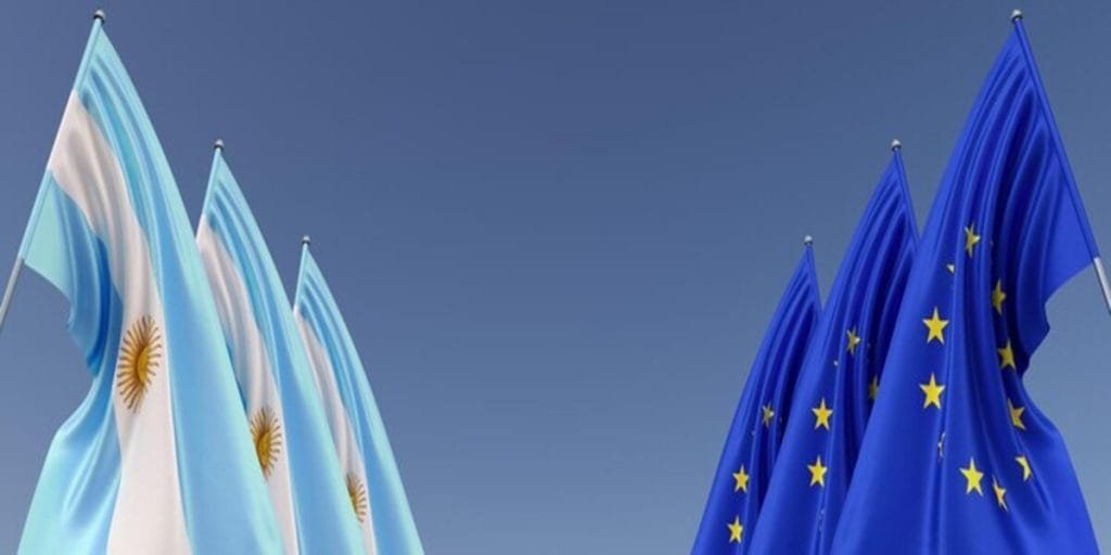 Flags of Argentina (left) and EU (right)